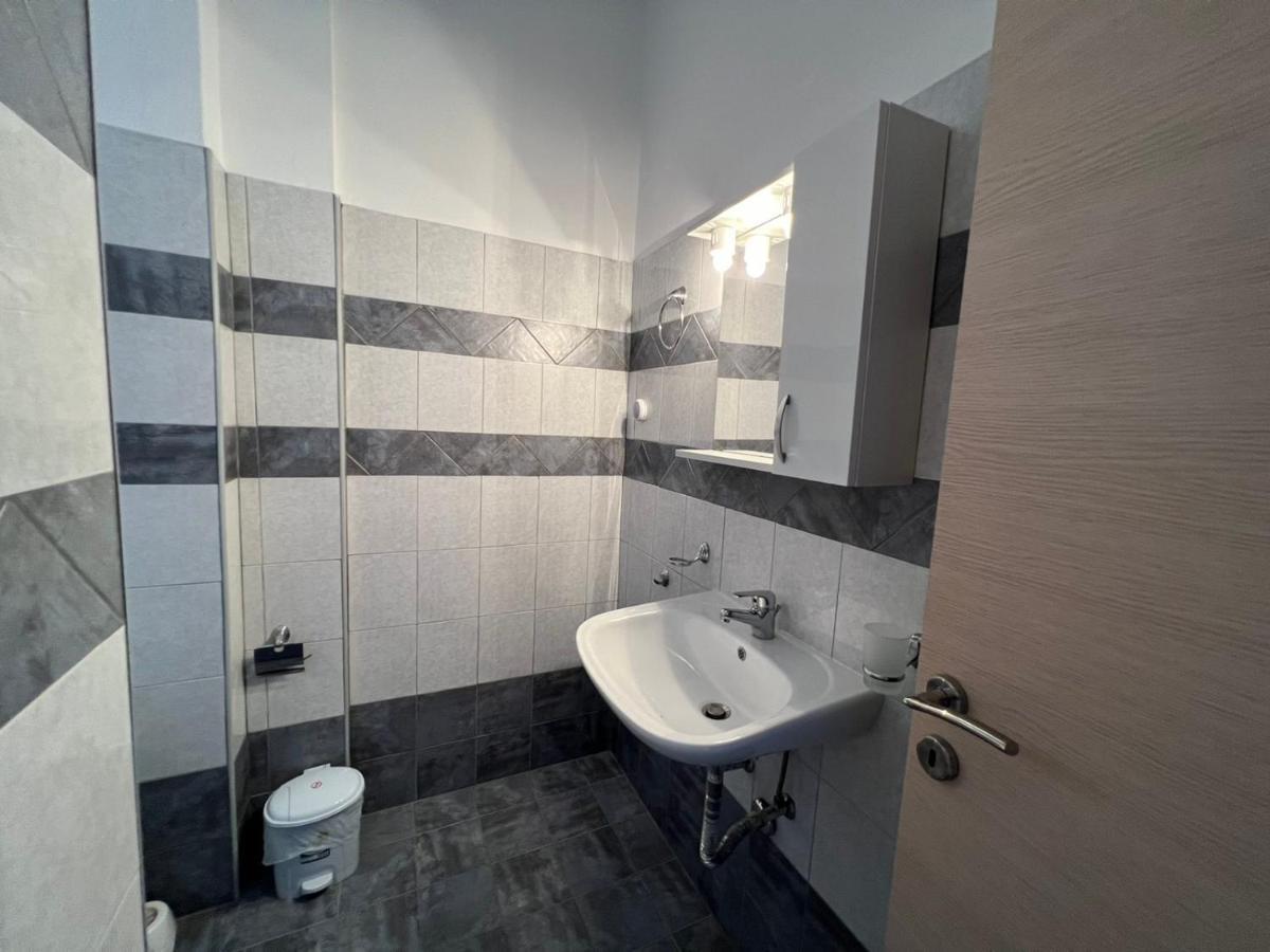 Triton Rooms Calcide Esterno foto