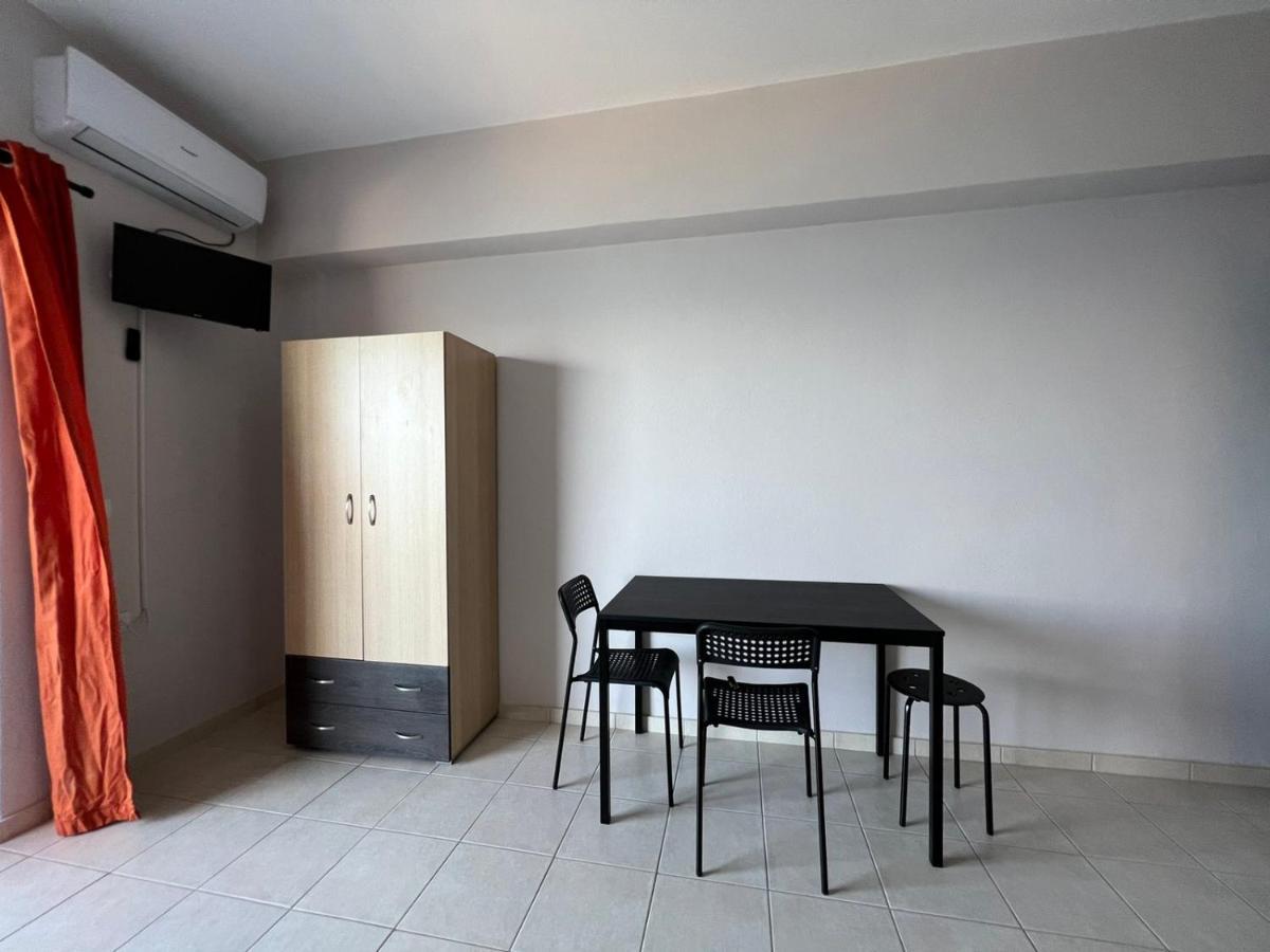 Triton Rooms Calcide Esterno foto